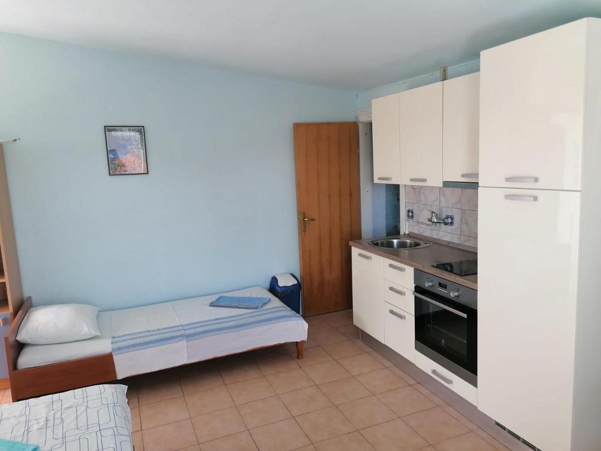 Danica Apartment Karlobag Bagian luar foto