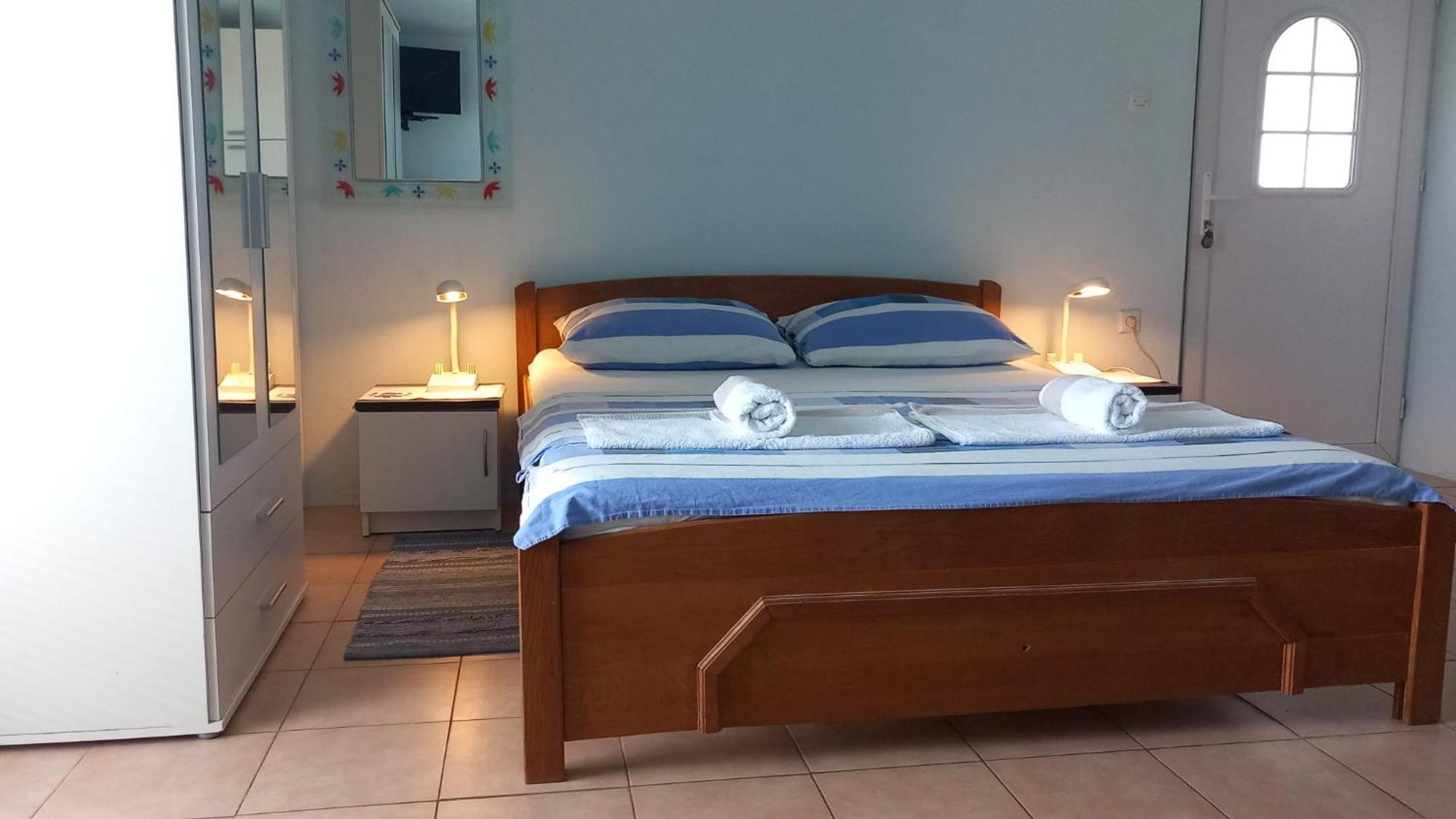 Danica Apartment Karlobag Bagian luar foto