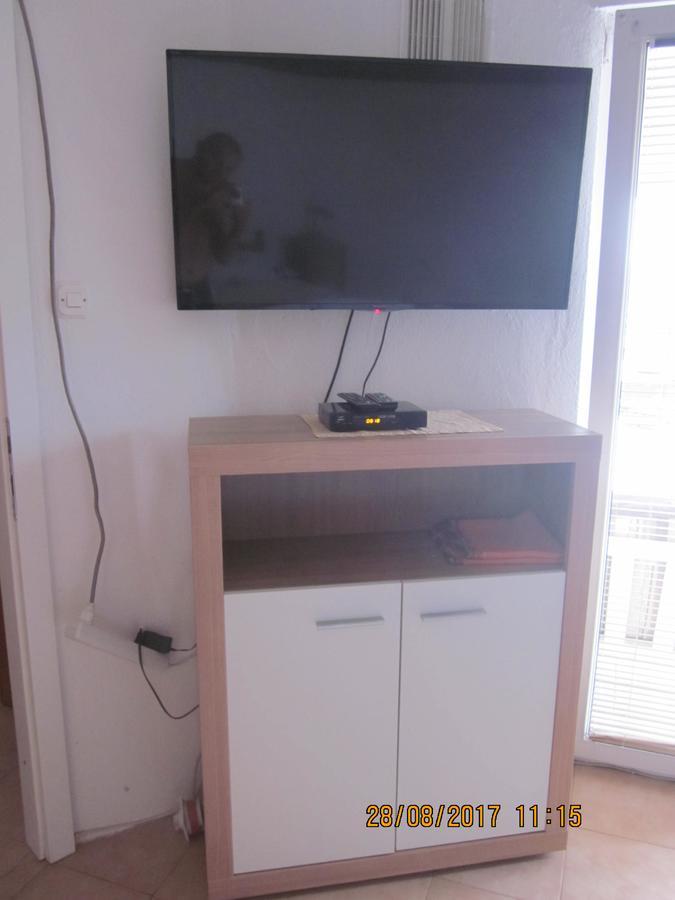 Danica Apartment Karlobag Bagian luar foto
