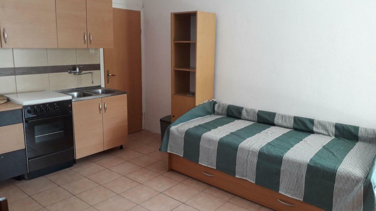 Danica Apartment Karlobag Bagian luar foto
